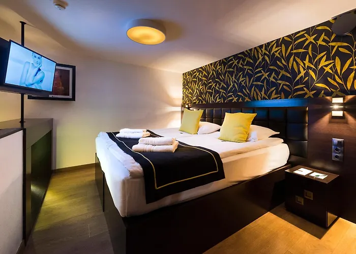 לינה וארוחת בוקר Opera Garden